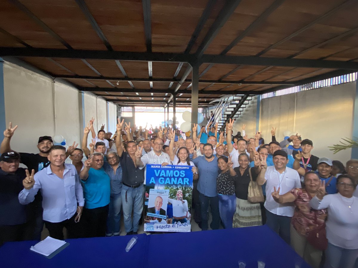 MeridaConVzla's tweet image. #EnFotos | Gran Asamblea de Ciudadanos en Santa Elena de Arenales. 

Con @MariaCorinaYA y @EdmundoGU no descansaremos hasta conquistar la libertad, y lograr la unión de la familia aquí en nuestra tierra.

#ConVzla #HastaElFinal