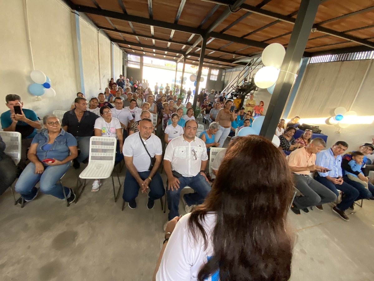 #EnFotos | Gran Asamblea de Ciudadanos en Santa Elena de Arenales. 

Con @MariaCorinaYA y @EdmundoGU no descansaremos hasta conquistar la libertad, y lograr la unión de la familia aquí en nuestra tierra.

#ConVzla #HastaElFinal