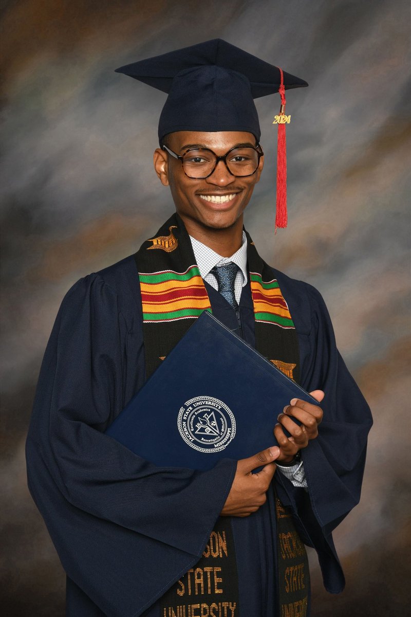 I did a thing today…🎓 
#theeilove #Classof2024