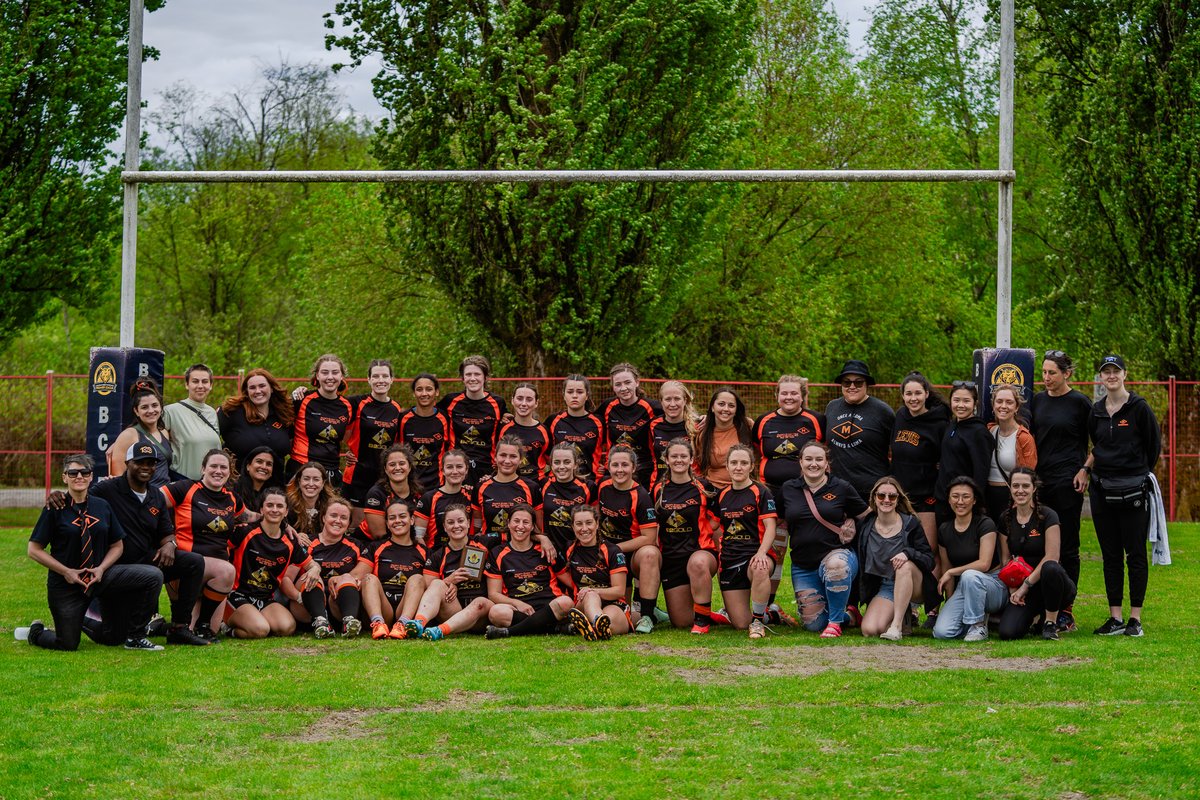 🏆2023/24 WOMEN'S DIVISION 1 CHAMPIONS🏆 Congratulations to the 2023/24 BC Rugby Women's Division 1 Champions – Burnaby Lake! Final score: Burnaby Lake RFC 41-0 Meraloma RFC 📸 BOLD Photos by Shelly/Paul Audette #SeniorClubFinals #SeniorRugby #ClubRugby #2024SCF #BCRugby