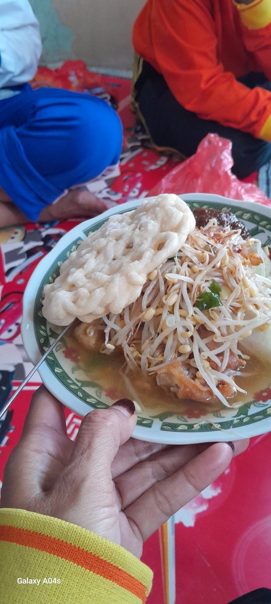 lontong balap...suroboyo....
mari2 yg blm sarapan