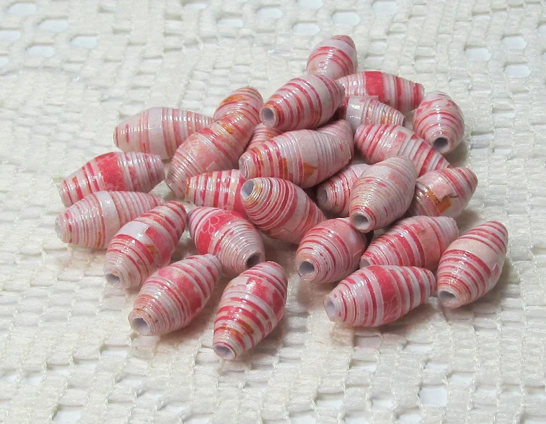 Paper Beads, Loose Handmade Jewelry Making Supplies Craft Supplies Barrel Soft Pink Striping with Gold Shimmer thepaperbeadboutique.etsy.com/listing/114274…
#paperbeads #springbeads #handmadebeads #jewelrymakingbeads