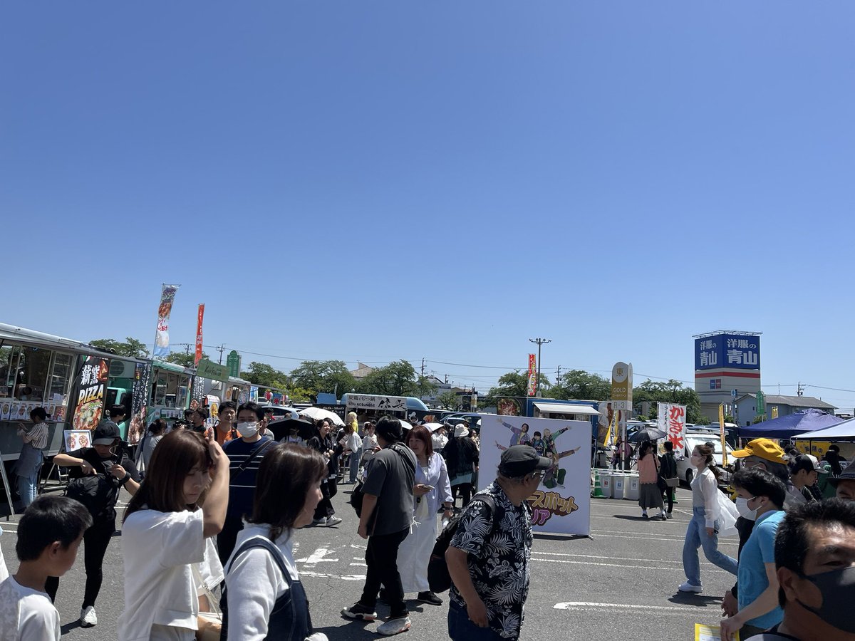 モラレ岐阜で行われた
ぎふチャン祭り
大盛況でした〜
無事シバタレーシングチームの今年のマシーンお披露目
も出来たかな？
ちなみに展示したクルマは
実は日比野号
蕎麦切号はどうやらかなりギリギリになりそうですが
果たしてこの2台見分けはつくのか？^_^