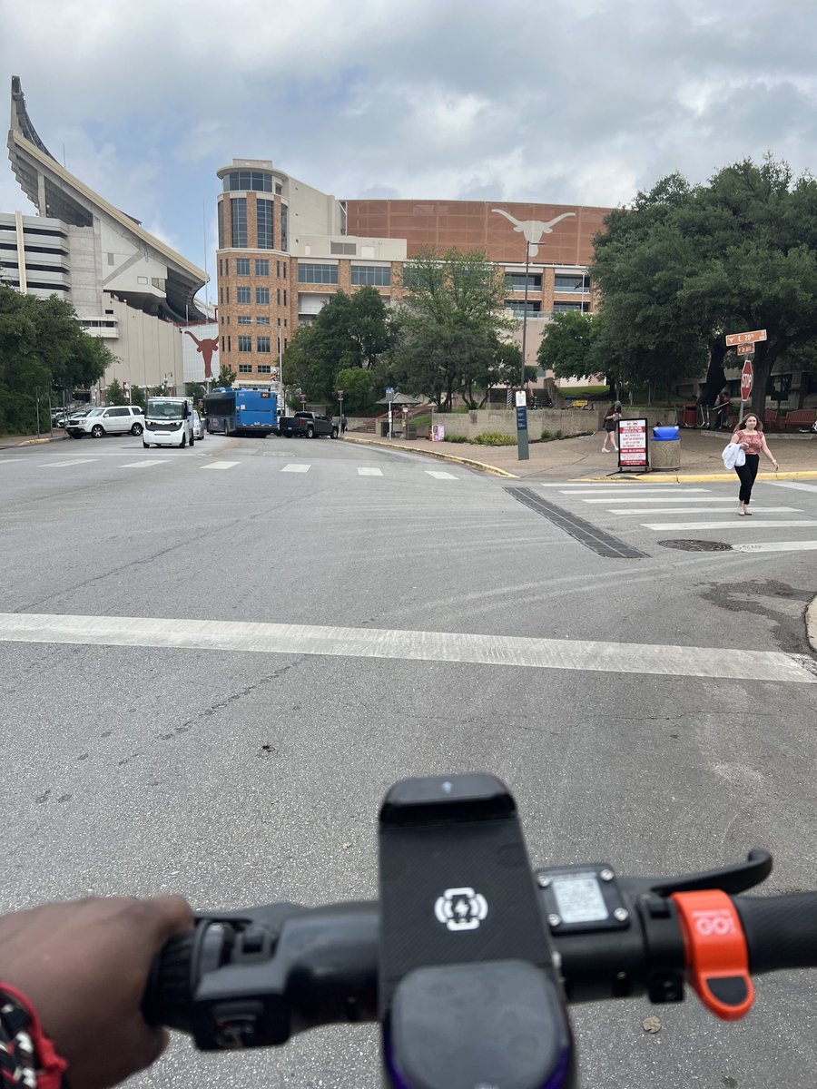 🛴💨#TexasLonghorns 🐂