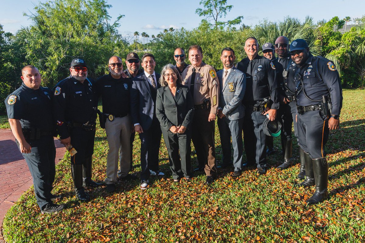 I was honored to stand with our law enforcement community, survivors, and family members at the 43rd Annual Law Enforcement Memorial Ceremony. As we pay tribute to those who made the ultimate sacrifice, let us show our appreciation to all who serve and risk their lives daily. 🚔