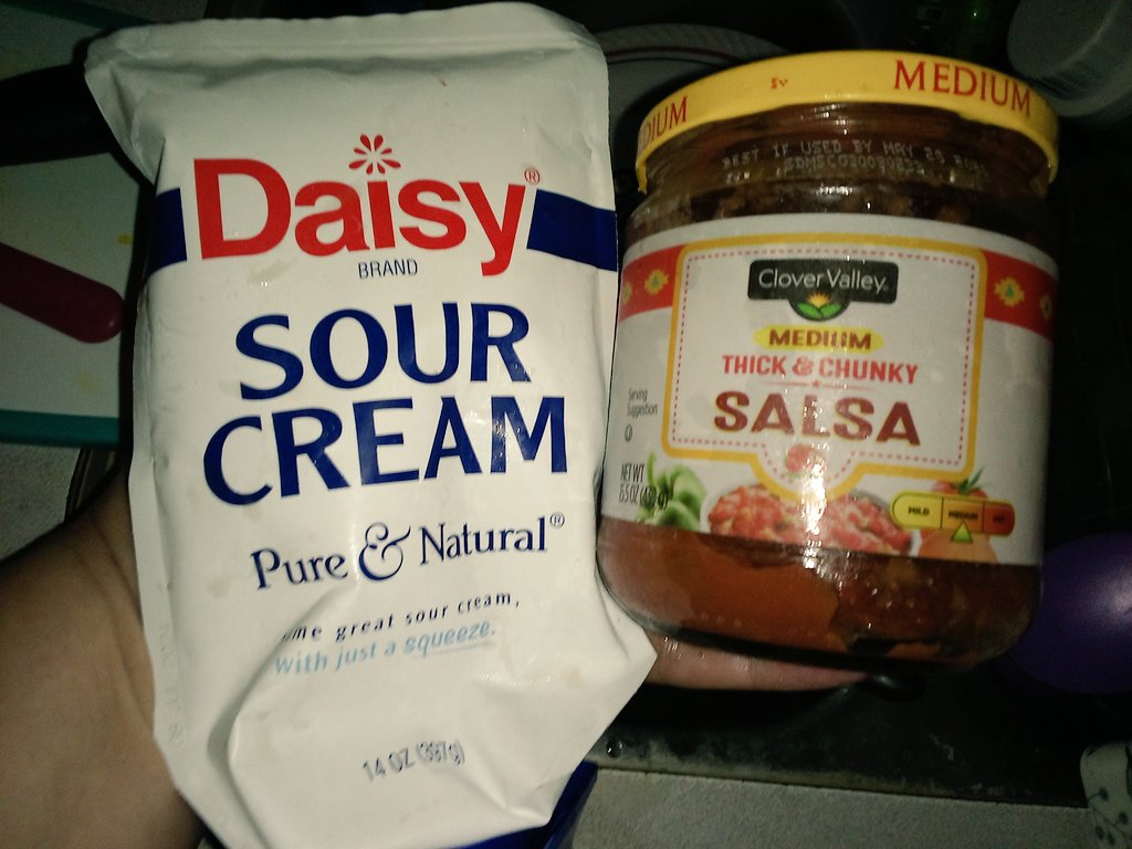 ReaderGalore's tweet image. Anytime Of The Day
#omelette
#TeamCalorieBudget
Part 2
Fast &amp;amp; Easy Filling:
Jar of Salsa &amp;amp;
@DaisySourCream 
Sometimes I will add #BaconBits
the kind for salads.