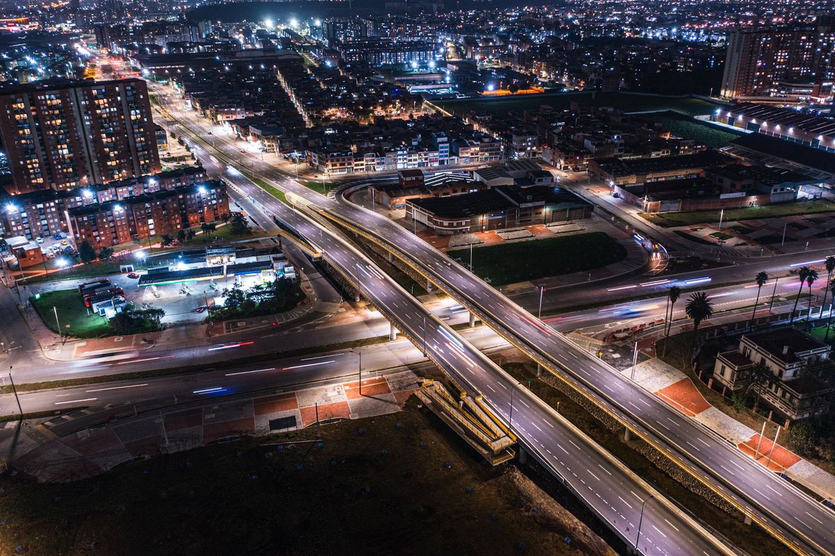 ¡Espectacular! 🤩 Así luce la nueva av. Guayacanes, un moderno corredor vial que llegó para beneficiar, especialmente, a los residentes de las localidades de Bosa y Kennedy, reduciendo sus tiempos de desplazamiento. 🛣️
