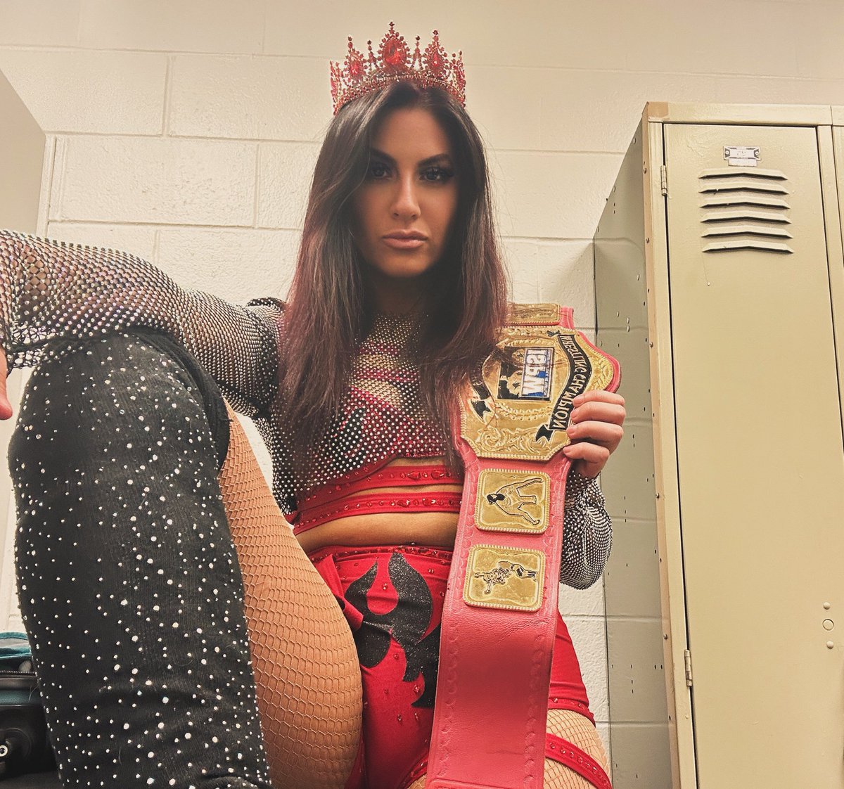 Your inaugural crowned Queen of @ispwwrestling …. Nobody better. 😘 and NEW 5X ISPW Women’s Champion.

#viciousvicki #sexy  #itfactor
#theflamethatneverburnsout #prowrestling #womenswrestling #wwe #raw #smackdown #aew #roh #mlw #downstait
#tnawrestling #cosplay #contentcreator