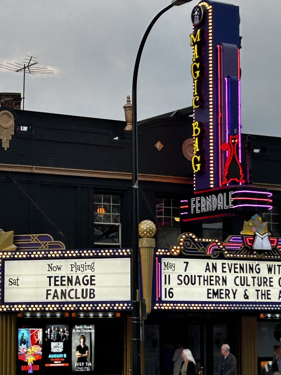 Finally seeing #TeenageFanclub. Finally.  #oasis #supergrass #suede #james #TimBooth #pulp #OceanColourScene #blur #StoneRoses #TheVerve #Radiohead #coldplay #elastica #charlatans #Manics #ManicStreet #ferndale #magicBag