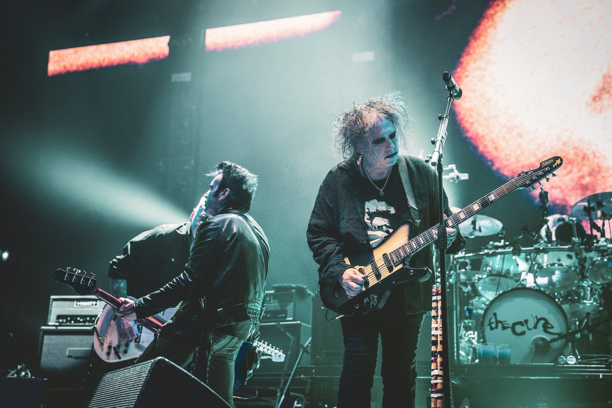 Pictures Of You, Leeds 2022.

@thecure @RobertSmith @reevesgabrels #SimonGallup #JasonCooper #TheCure