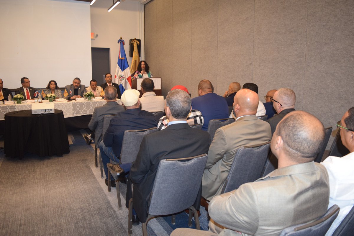 Este encuentro sive como vías de acercamiento entre el #PlenoJCE y la comunidad dominicana en el exterior, participan también los delegados y delegadas de las organizaciones políticas reconocidas ante la JCE. #EleccionesRD2024 #VotaRD2024 #RDElecciones2024