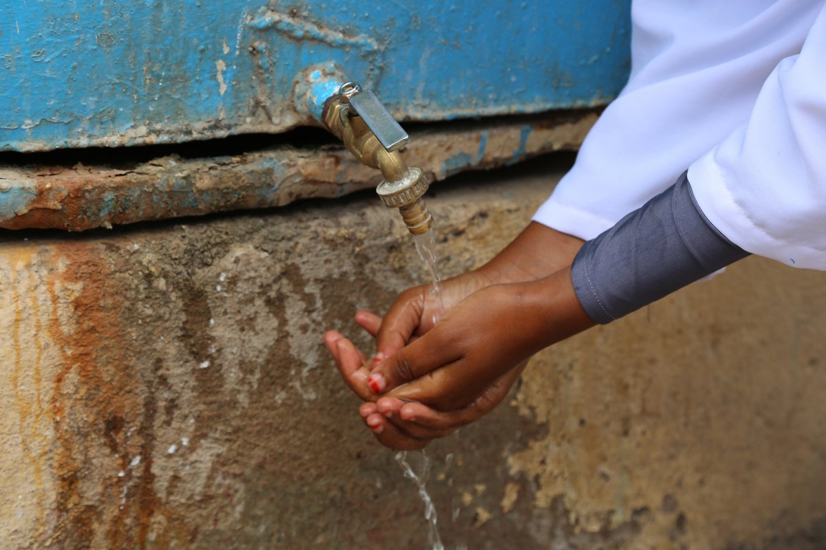 Le #LavageDesMains🤲🏿est l'un des moyens les plus simples et les plus efficaces pour prévenir la propagation des maladies. Lavez-vous les mains : 🧼après avoir toussé/éternué 🧼avant de manger 🧼après avoir utilisé les toilettes 🚽 🧼lorsque les mains sont visiblement sales.