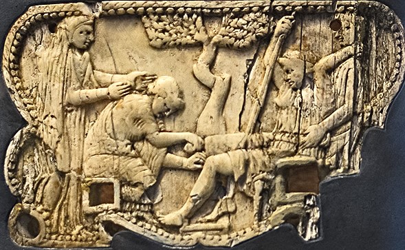 For #internationalmidwivesday, an exquisite ivory from Pompeii. The midwife's concentration is palpable. The head is out; dad (left) is excited. This ivory is the head of a 'winder', used to unfurl and refurl a papyrus roll. I like to think the text was a gynaecological handbook.