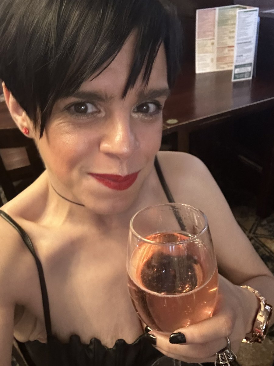 Anna Button tweet media