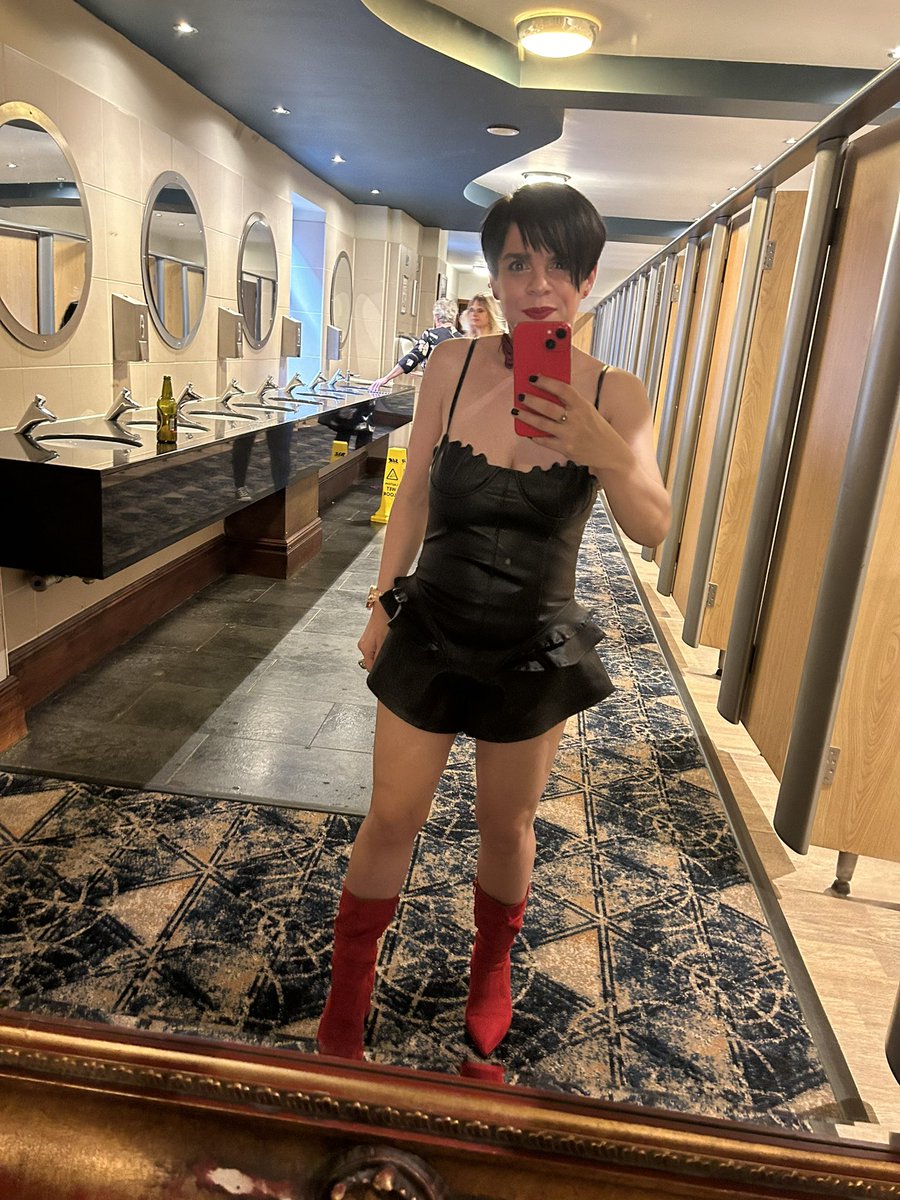 Anna Button tweet media