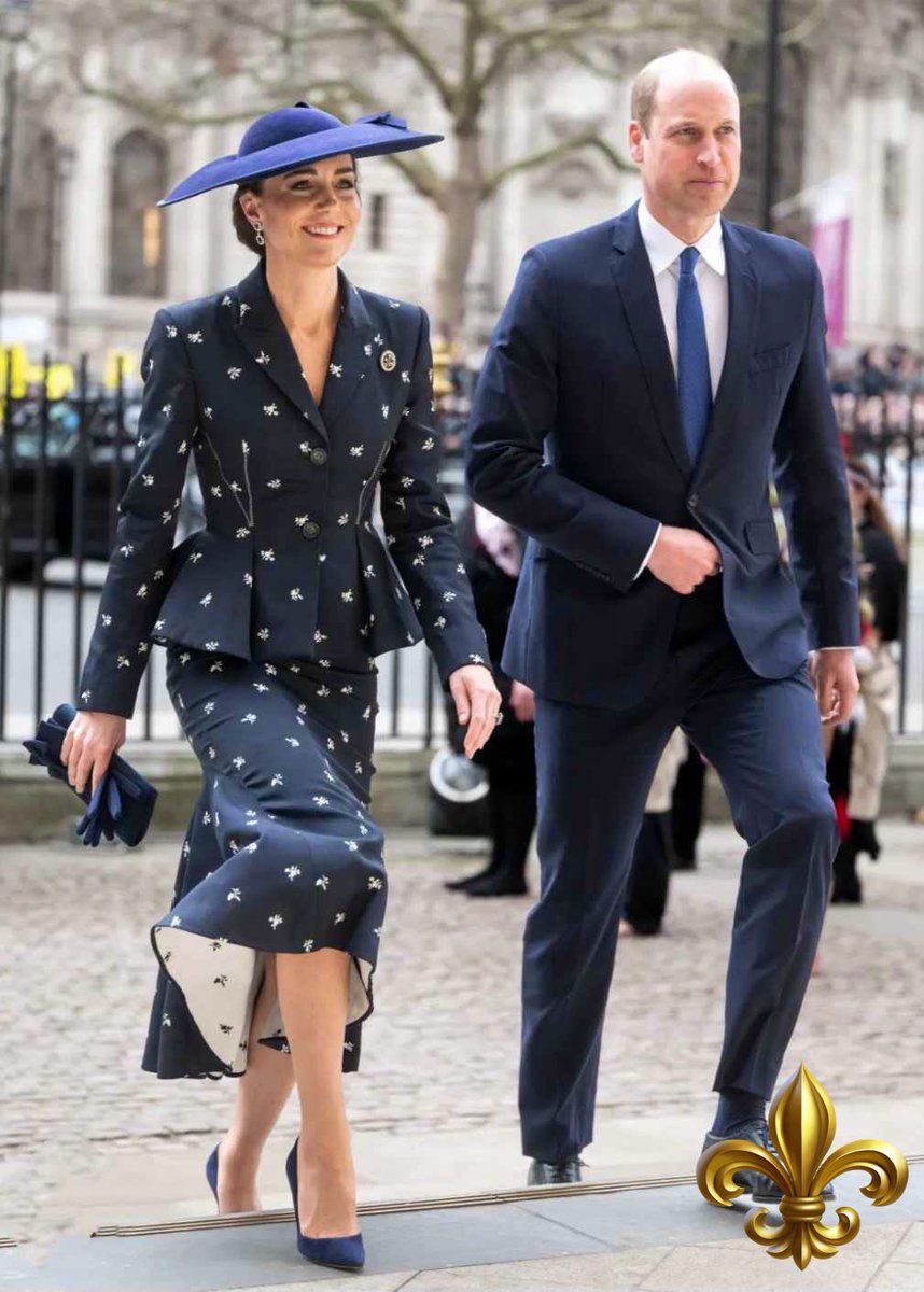 👑William & 👑Catherine in complimentary blue. Game, set, match. (That skirt lining is perfect) 
🇬🇧💙🎩