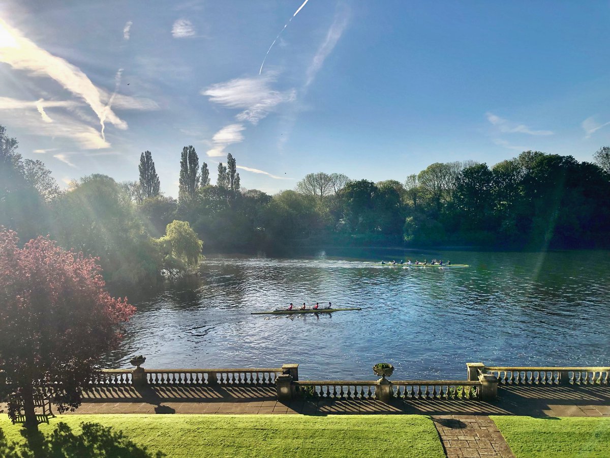 It’s a sunny start to Sunday here at Twickenham but clouds are forecast early afternoon with showers developing later. Lovely to see early morning risers from the Twickenham Rowing Club enjoying the early morning sun on the Thames. Enjoy your day whatever your plans are 🙏🏻