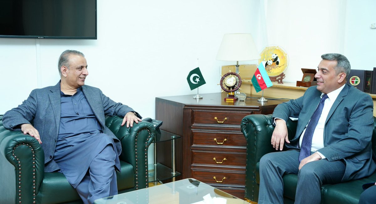 H. E. Mr. Khazar Farhadov @k_farhadov, Ambassador of the Republic of Azerbaijan 🇦🇿 to the Islamic Republic of Pakistan 🇵🇰 met with H. E. Mr. Abdul Aleem Khan @abdul_aleemkhan, Federal Minister for Privatisation of the Islamic Republic of Pakistan. The sides discussed the mutual