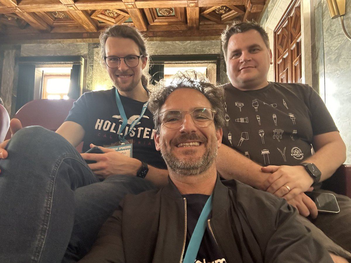 Paparazzi shot with <a href="/dan_jenkins/">Dan Jenkins</a> at #januscon. Hoping to repeat it at <a href="/commconuk/">CommCon</a> later this year.
