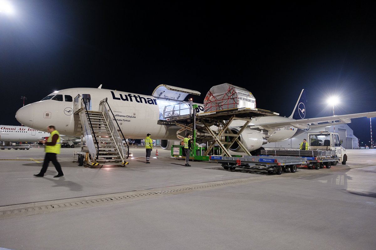 Sagaidām 1. regulāro @Lufthansa_Cargo lidojumu #RIX Rīgas lidostā un kļūstam par pirmajiem Baltijā,kas iekļauti Lufthansa lidojumu tīklā. Turpmāk regulāri kravas lidojumi uz Rīgu vienu reizi nedēļā. Labāki aviācijas kravu savienojumi visam Baltijas reģionam! #aviation #aircargo