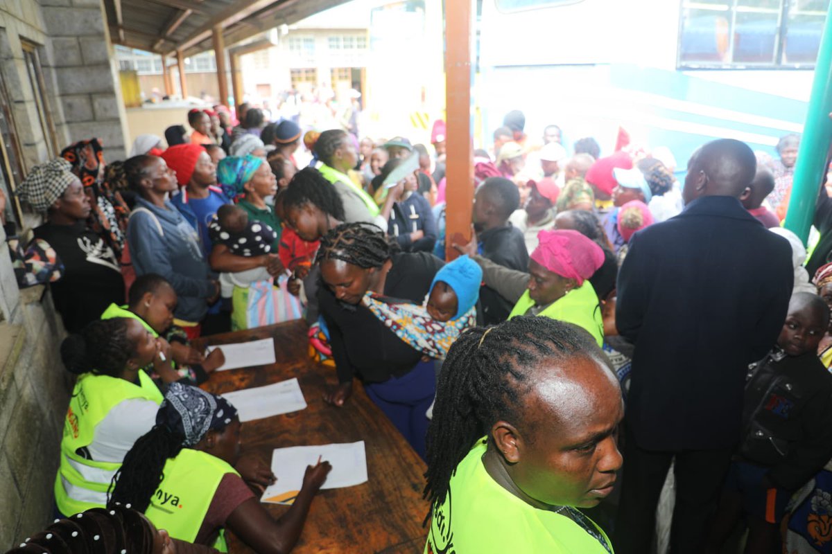 Wanavijiji_sdi's tweet image. Flood Relief Support Update:

On Day 2 of the first phase in Mathare, we were able to provide flood relief support to the most affected, hard-to-reach families in Mathare Village 2, Kiamutisya, Mathare 3B, Mathare 4B, and Gitathuru.

We aim to support over 62,000 families…