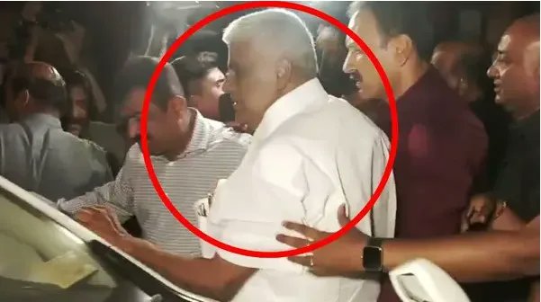 Anjan94150697's tweet photo. WORLD'S BIGGEST SEX SCANDAL; #PrajwalSexGate

#RevannaFamilySexGate: M0LESTER HD REVANNA #CRIED INSIDE HOLENARASIPURA POLICE CUSTODY, INFRONT OF POLICE.!

—HOLENARASIPURA IN SHOCK.!

📌PIN-TO-PIN DETAILS ONLY HERE.!

#LoksabhaElections2024 https://t.co/Ciw4WvoP6o