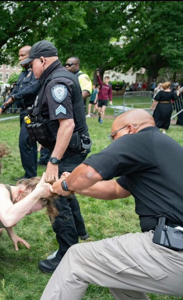 🚨🇵🇸🇺🇸 STUDENTS ARE BEING ATTACKED FOR SUPPORTING PALESTINE!

AMERICA IS A DICTATORSHIP!