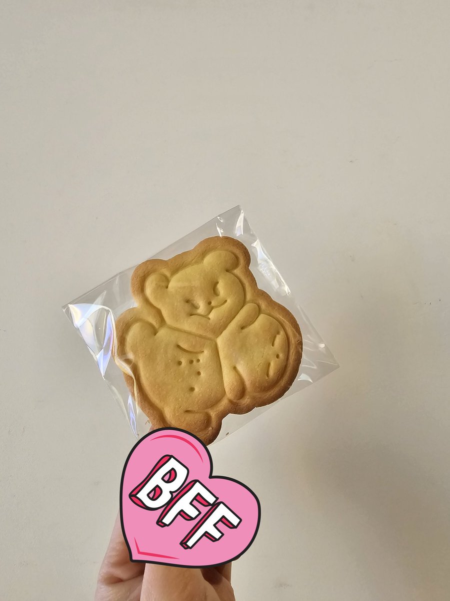이형제 카페 에서
차니 생파하고 쿠키 골든벨함 vv
제가 산 쿠키 먹은 사람들 다같이 죽을때까지 이형제 하는겁니다 여러분,.,.

#그래도_셋이라_다행이야