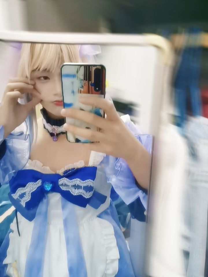 YueAn520's tweet photo. 要怎么做才能吸引你的注意呢 ＃伪娘 ＃原神 ＃cos ＃男娘 ＃男高 https://t.co/HFBOgp8MvF