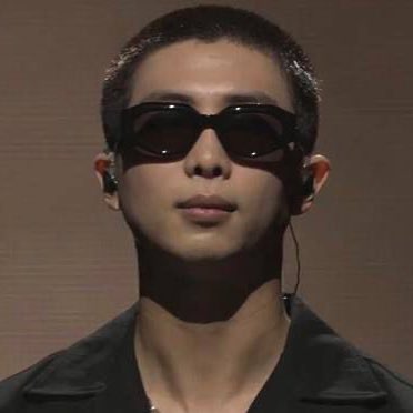 sevenrchive's tweet photo. 🖤                                                       🤍 https://t.co/lVNpS4VoOw