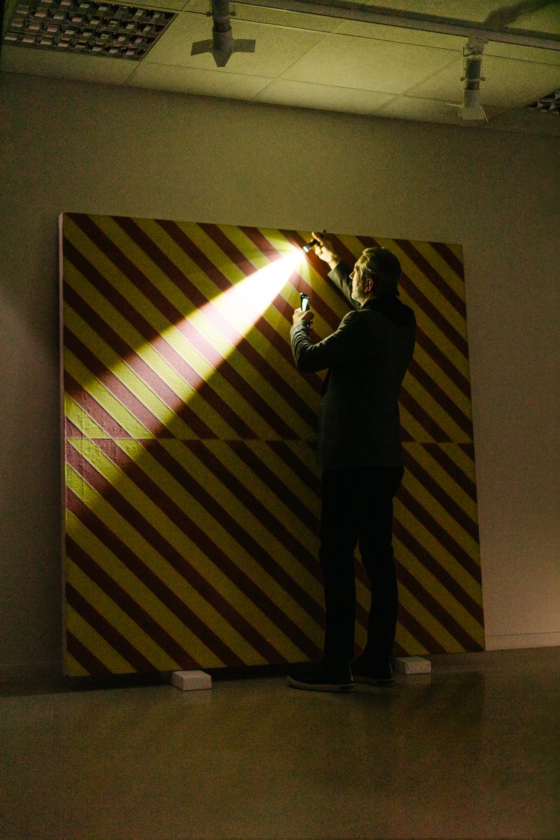 Il y a quelques mois, reproduction avant restauration d'un Frank Stella par le talentueux Alex Vanopbroeke ! 

#FrankStella #RipFrankStella