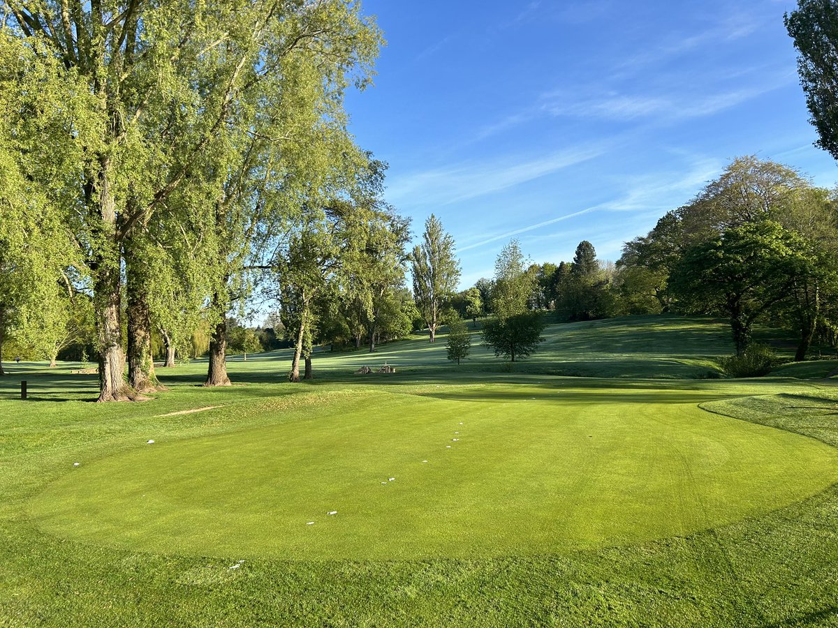 Greens switched, cut, debris blown, holes trimmed, bunkers raked and greens spray app of @GBRTechAmenity fulvic powder, 20/20/10, optimino, Gravia @RegenAmenity regen green 😋 #turfmanagement #turfhealth @MonmouthshireGC @Nathan_Scarff90 @RJNorvilleGolf