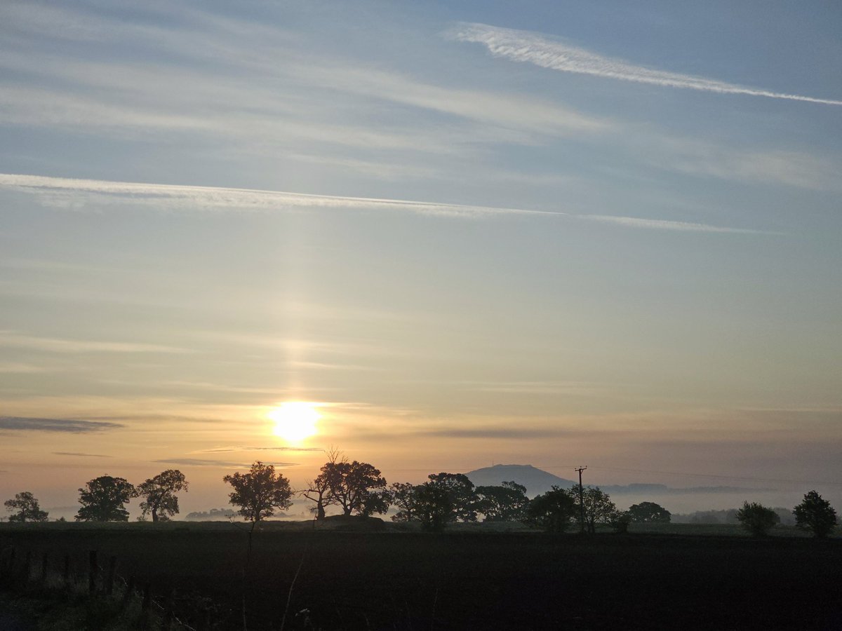 What a morning! Huge #sunpillar and the Severn full of #mist with the Wrekin standing proud. Gorgeous 😍 #stormhour #loveukweather