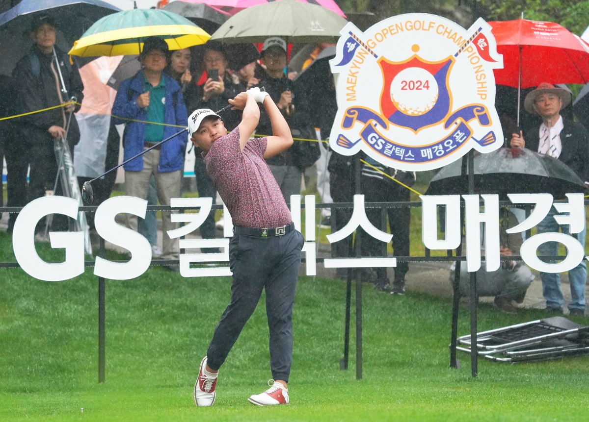 We are heading into a playoff here at the GS Caltex Maekyung Open with Chonlatit Chuenboonngam 🇹🇭and Hongtaek Kim🇰🇷!

Will the trophy stay in Korea?🏆

linktr.ee/asiantourgolf #MaekyungOpen #whereitsAT