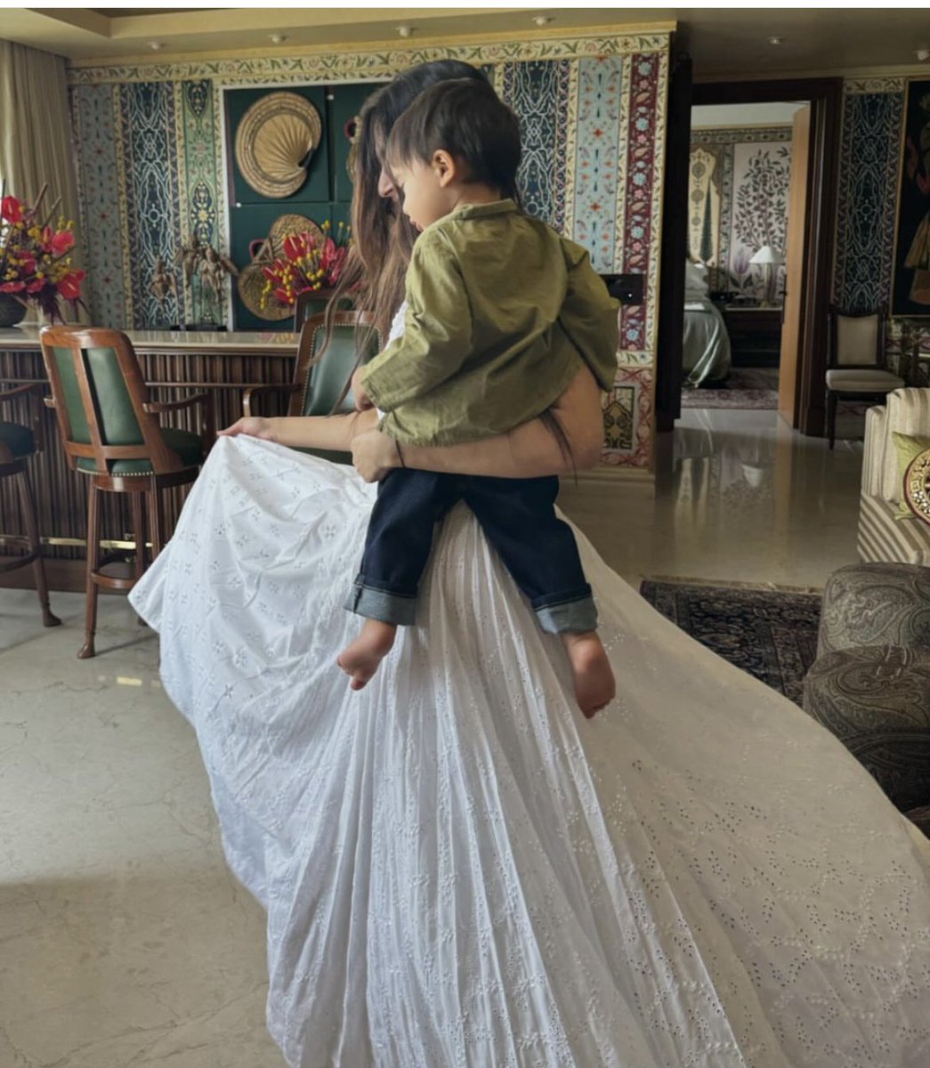 .@sonamakapoor with her little dance partner #SonamKapoor #SundayFunday