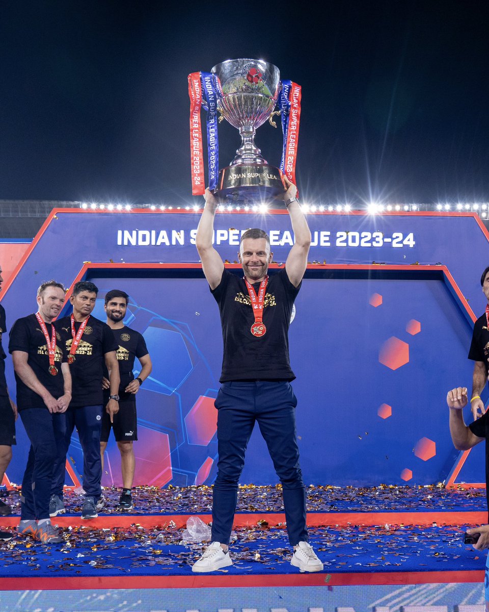 The 𝗞𝗿𝗮𝘁𝗸𝘆 𝗘𝗿𝗮 has well and truly begun 🏆🩵

#MBSGMCFC #ISL10 #AamchiCity 🔵