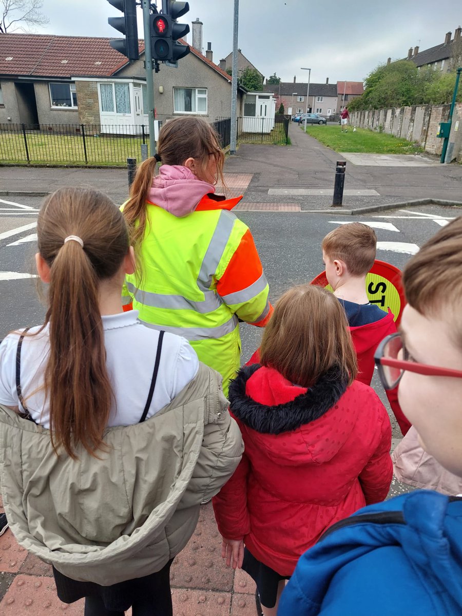 Miss Bett and our JRSO committee learned how to cross the road safely with the support and guidance from our Crossing Patrol Officer 🚸