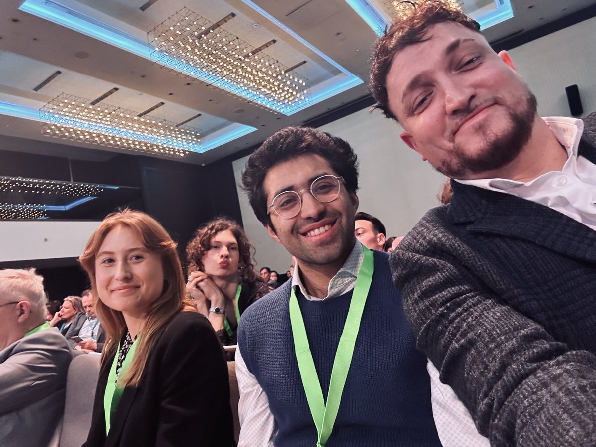 Just moments before asking what @Unilever are doing to help poor families access healthy food during the CoLC… with my @ShareAction comrades #lovethephotobomb