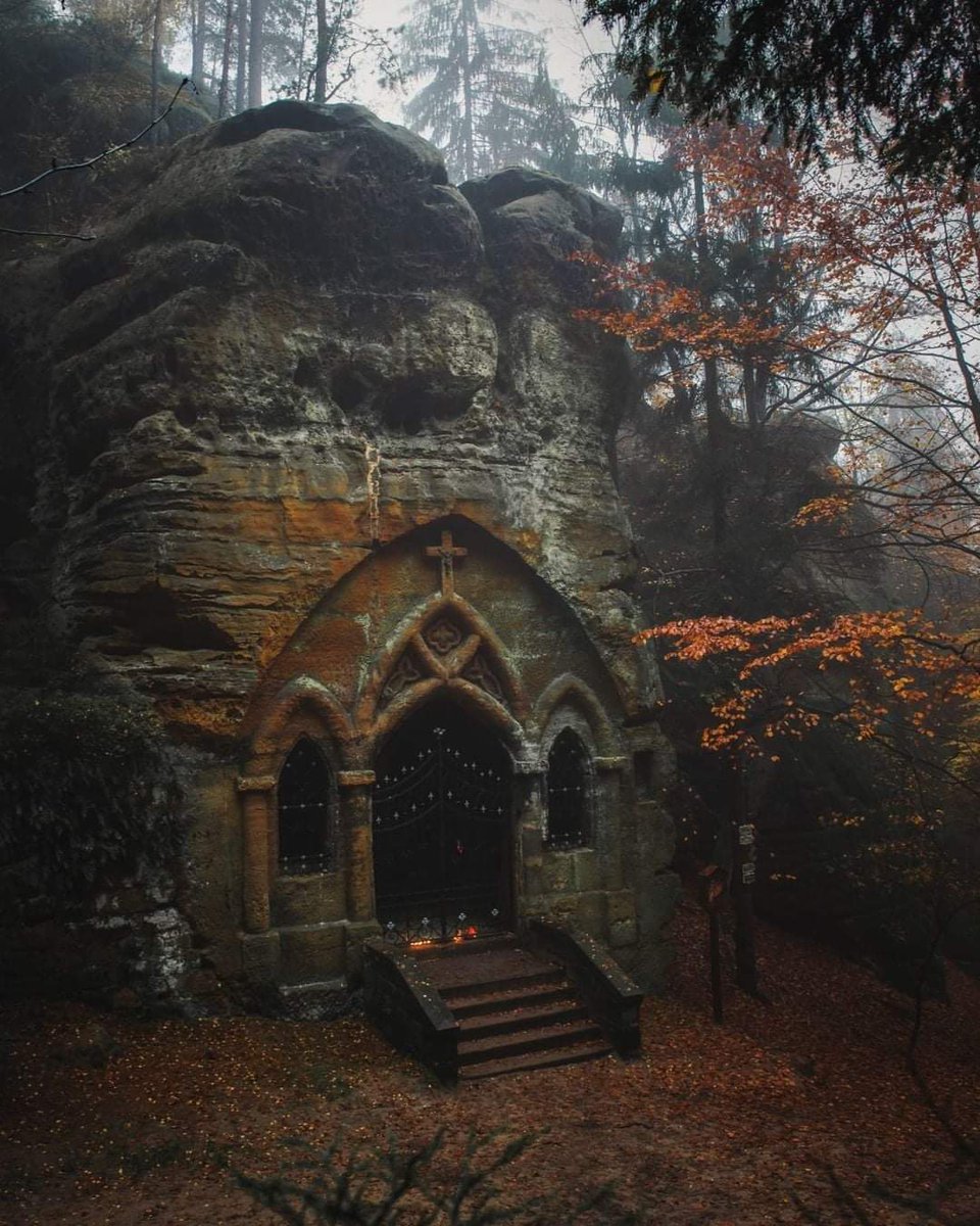 A rock chapel in the Lusatian Mountains has been a pilgrimage site for centuries :

Modlivý důl (Prayer Valley) near Svojkov in the Liberec Region is one of the most haunting spots in the Lusatian Mountains. The monolithic rock chapel created in one of the sandstone rocks of a…