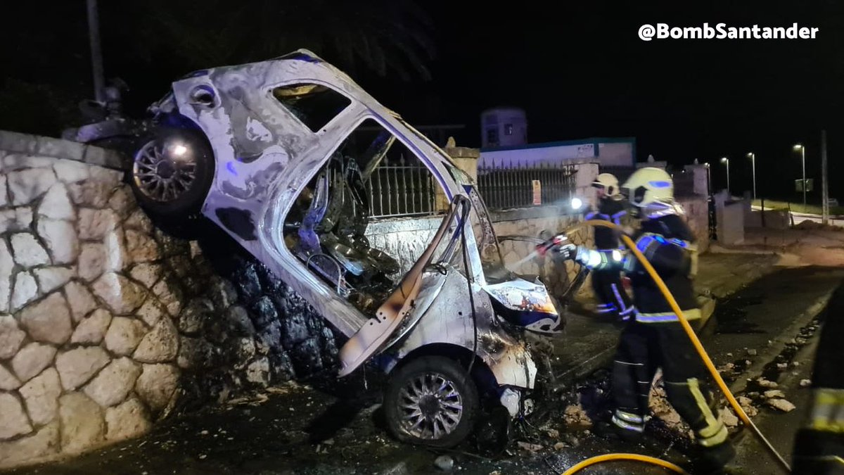 ACCIDENTE TRÁFICO
Esta noche <a href="/112Cantabria/">112 Cantabria</a> solicita intervención en accidente en B° La Sierra de Liencres.
Desplazamos autotanque 🚒 y grúa por choque de vehículo contra poste,con evolución a incendio.
1 herido grave y lamentamos 1 víctima mortal.
<a href="/guardiacivil/">Guardia Civil</a>  hace diligencias.