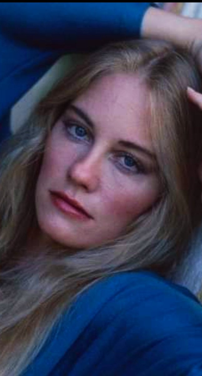 Çocukken aşık olduğum kadın oyuncu Cybill Shepherd...
Aşık olunacak gibi değil mi yahu ?