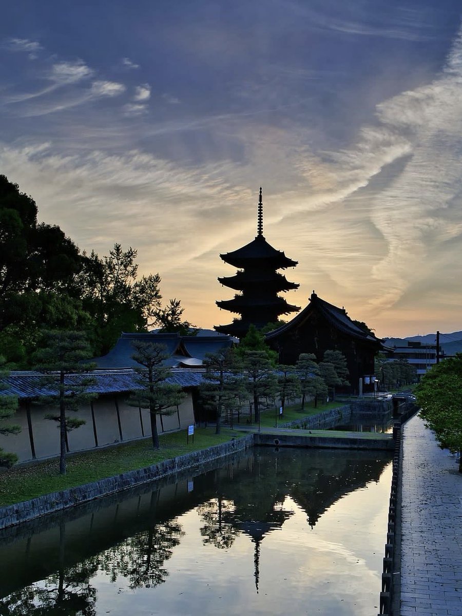 voshans's tweet photo. Ochtendstemming…
#Kyoto #Toji #Japan https://t.co/1Cd1L9dIeF
