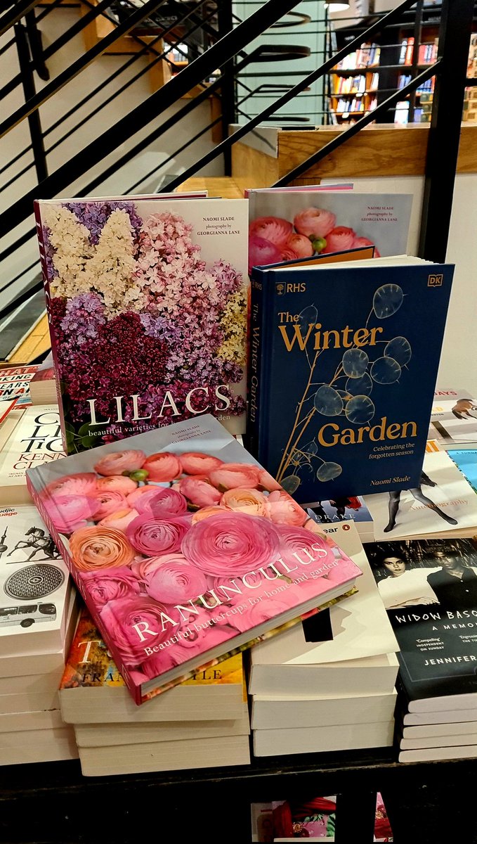 Went for a walk down the Kings Road last night, after leaving the #floodresilientgarden build #rhschelsea2024 and spied a stack of my books @KRWaterstones! If you want a signed copy they are ready and waiting! 😊 📚 @PavilionBooks @HarperCollinsUK @dkbooks @GdnMediaGuild