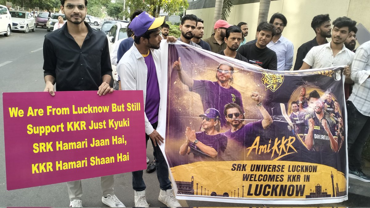 SRK Universe Lucknow extended a warm welcome to KKR in Lucknow ❤️ Best Of luck to KKR For today's match against Lucknow 🔥

@iamsrk @KKRiders @KKRUniverse 

#ShahRukhKhan #KKRvsLSG #KKR  #IPL2024 #IPL #KingKhan