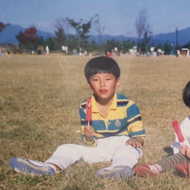 love_you_road's tweet photo. 김남길 어린이날 기념 풀린 사진 개커염짐 
지금이랑 다를 바 없음 똑같이 자라셨어 https://t.co/LTrwJx2tR7