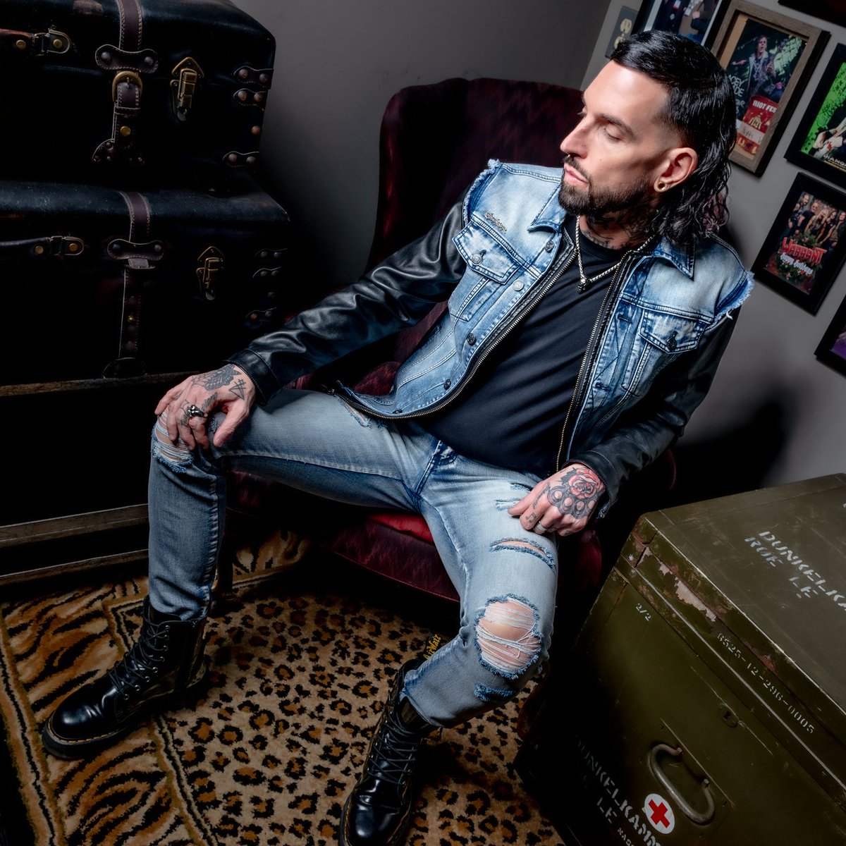 Made for those who love to embrace their rock 'n roll spirit 🤘 , the Whiplash Jacket is not only stylish but incredibly comfortable too! wornstar.com/whiplash #wornstar #whiplash #bikerjacket #motorcyclewear #rocknrollstyle #livelifeloud