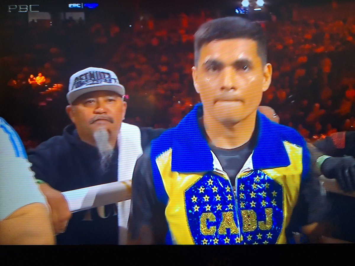 MacAlistermo's tweet photo. Ustedes entienden que este pibe pelea antes que Canelo y salió con este conjunto? https://t.co/ids0qf4bni