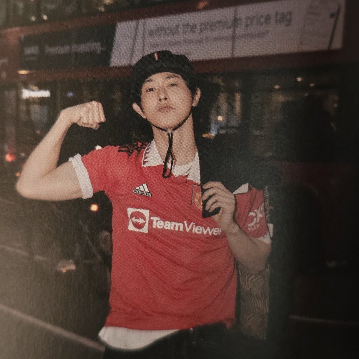 HominJungshim's tweet photo. Yunho care so much abt Changmin and what he likes🥺 He even wear his ManU tee 😘 https://t.co/89X2Eyo3LD