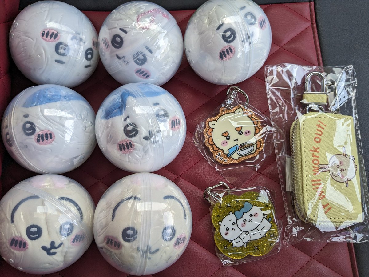 chabane_goki's tweet photo. ライトはさすがになかったが  ラメアクリルとフェイスがあった
フェイス ちいかわ×3 ハチワレ×2 うさぎ×2 ラメアクリルは推し出る気がしないので2回のみ 珍しく300円くらいでキーケース取れた
サムゲタン食べたいなあ
 #寒河江  #90N https://t.co/uAFflWHSDI