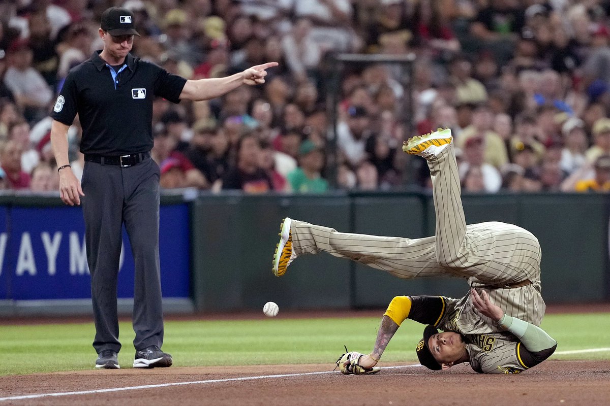 Talk about laying it all out there 😳 #padres 📸: Ap images